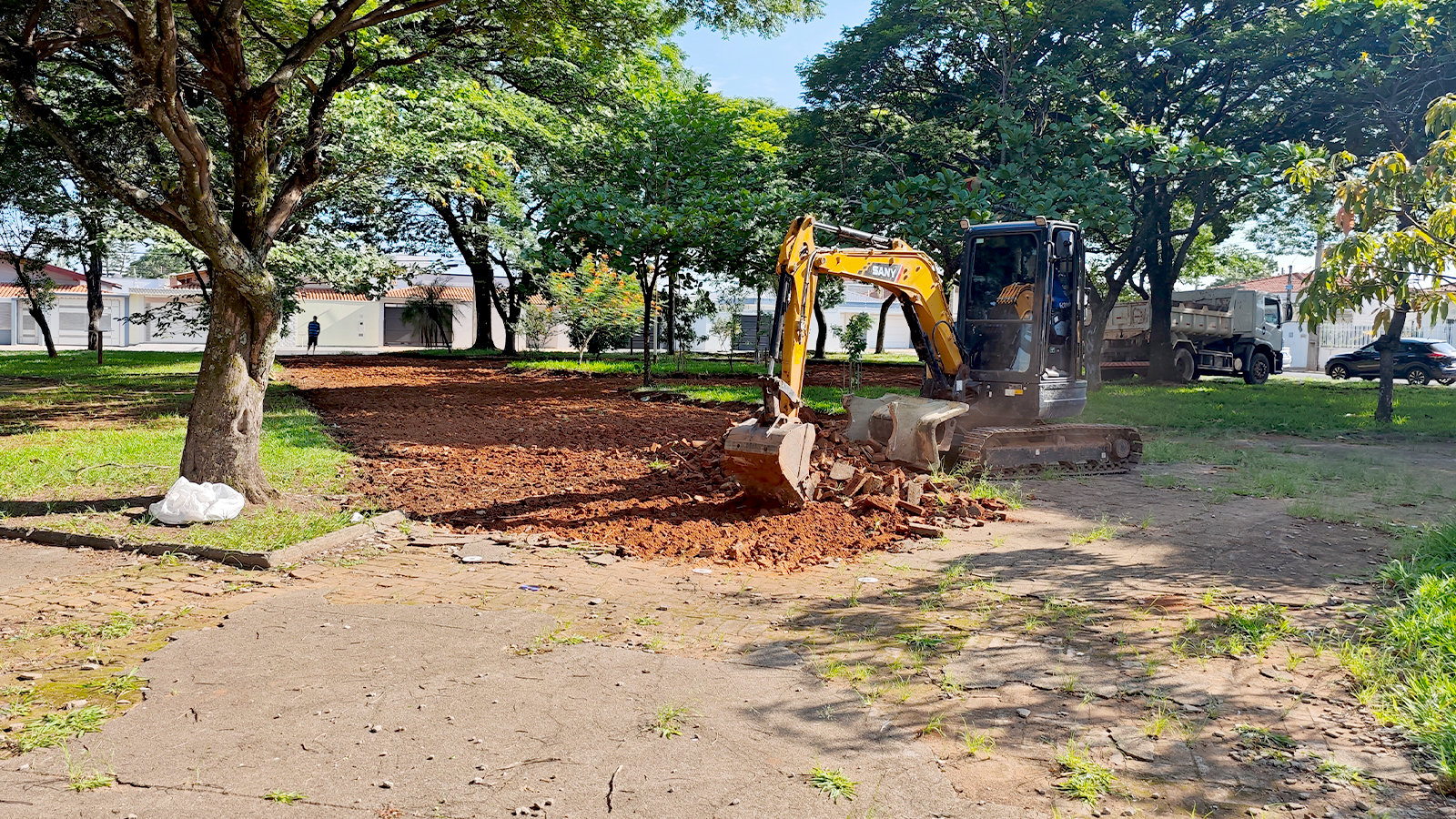 ​Prefeitura inicia a revitalização da Praça Sorocaba, no Jardim Santo Antonio